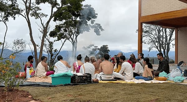 Vedanta — ensino tradicional junto à fogueira